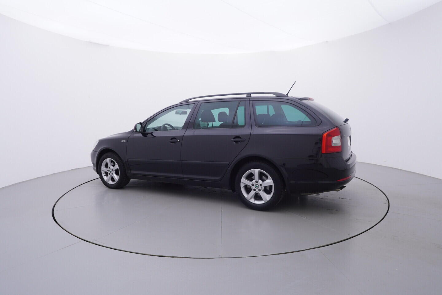 OV190V10871_12.webp_OCTAVIA  1.4 TSI 90 kW manuál, DPH