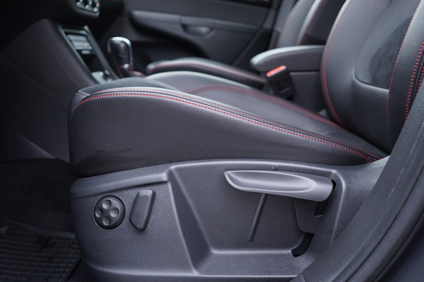 OV190V10873_21.webp_ALHAMBRA FR line 1.4 TSI 110 kW automat