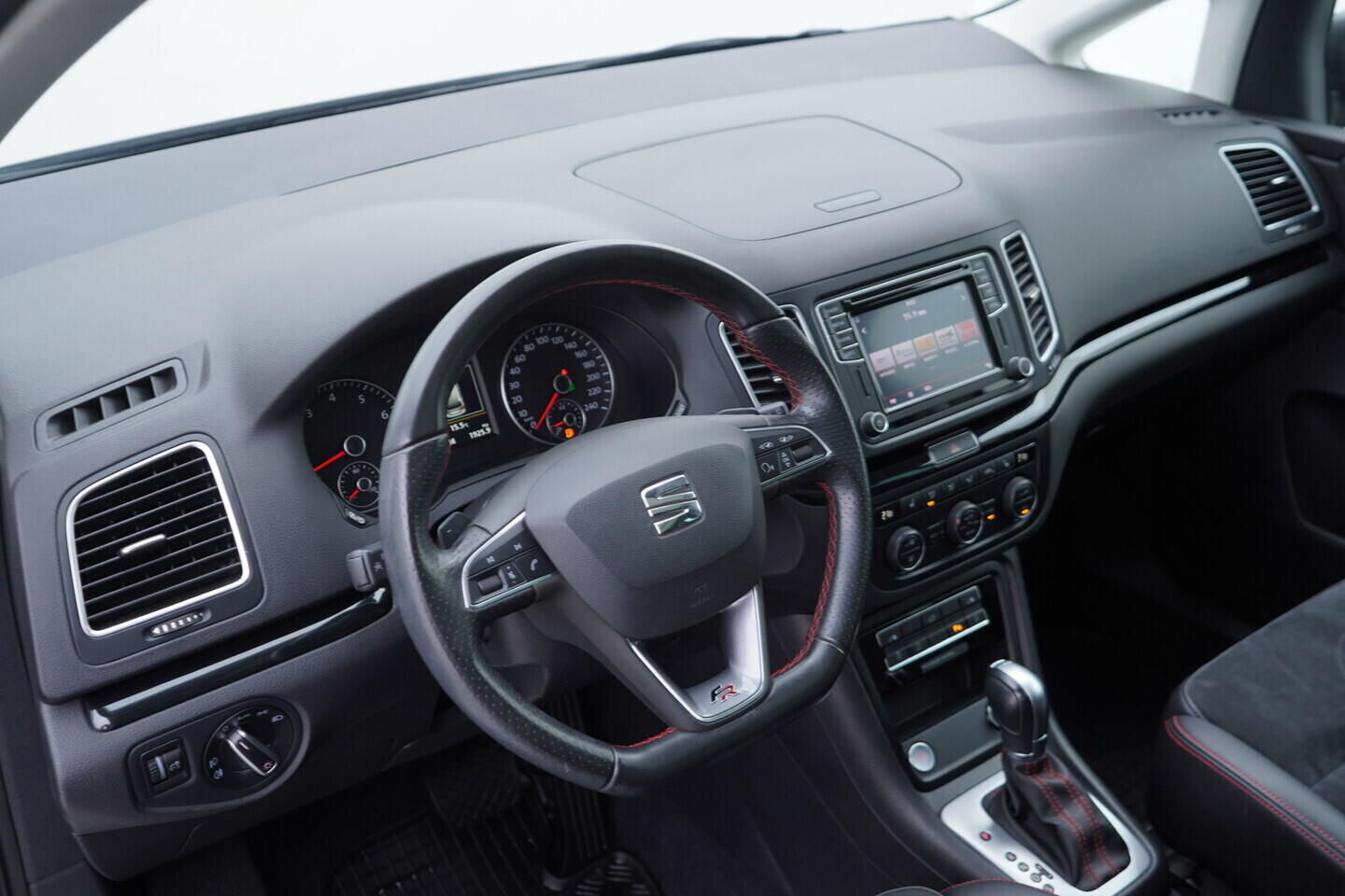 OV190V10873_23.webp_ALHAMBRA FR line 1.4 TSI 110 kW automat