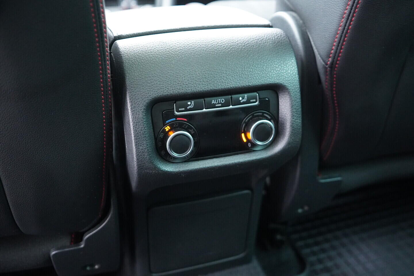 OV190V10873_41.webp_ALHAMBRA FR line 1.4 TSI 110 kW automat