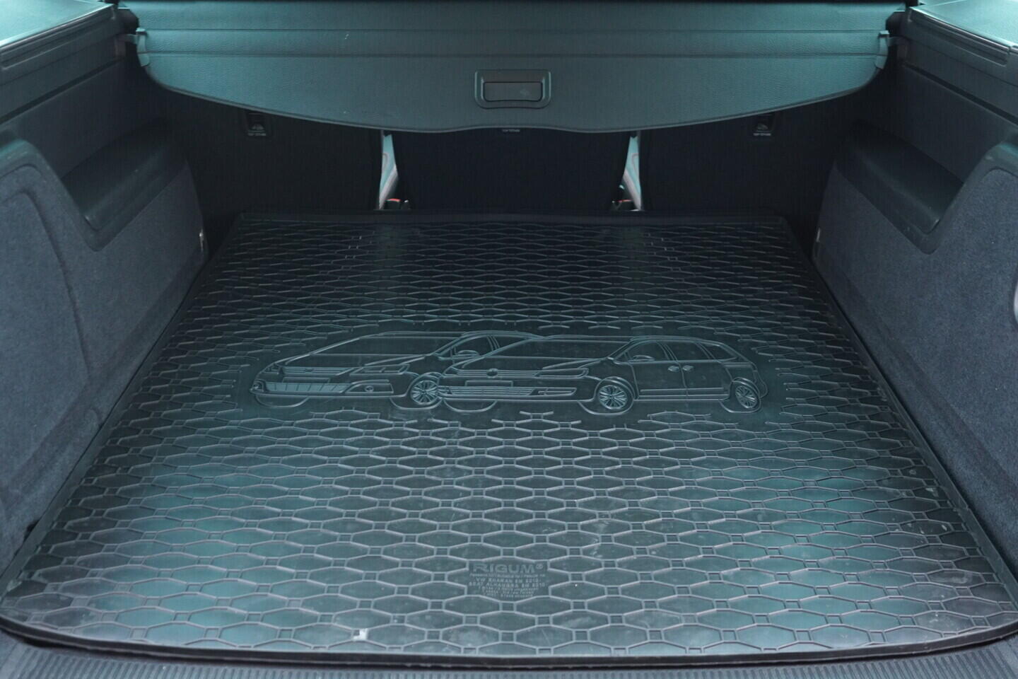 OV190V10873_42.webp_ALHAMBRA FR line 1.4 TSI 110 kW automat