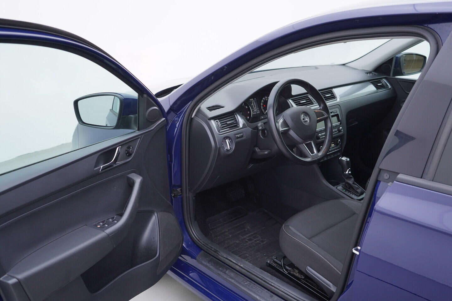 OV190V10875_18.webp_RAPID  1.4 TSI 90 kW automat