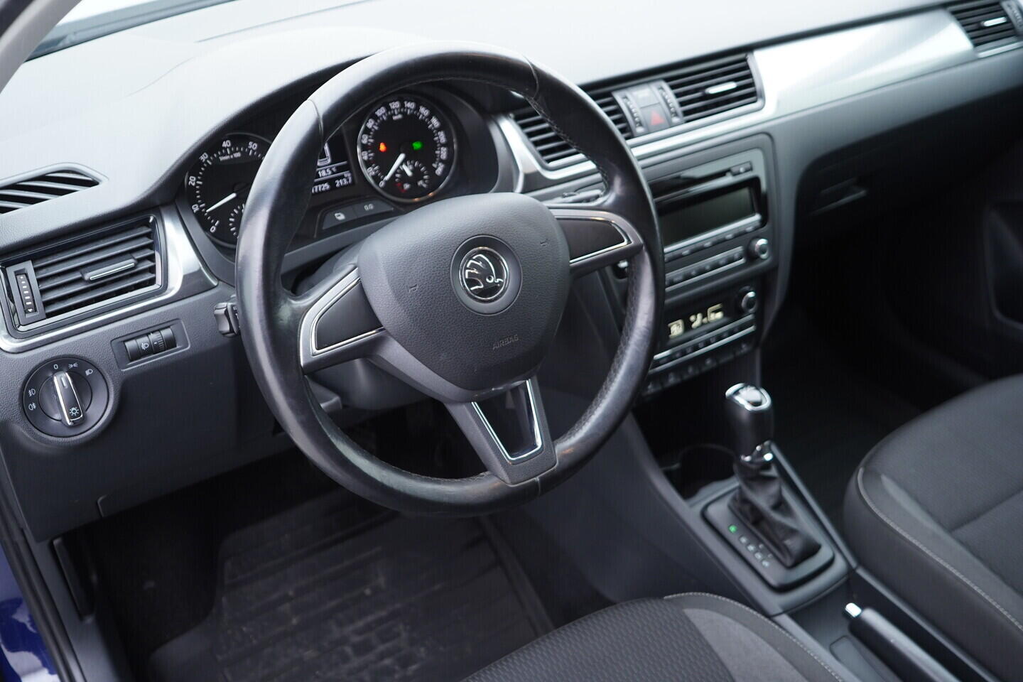 OV190V10875_21.webp_RAPID  1.4 TSI 90 kW automat