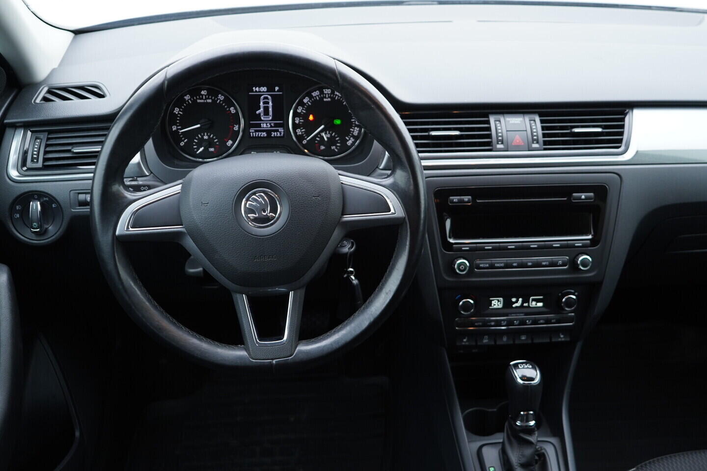 OV190V10875_25.webp_RAPID  1.4 TSI 90 kW automat