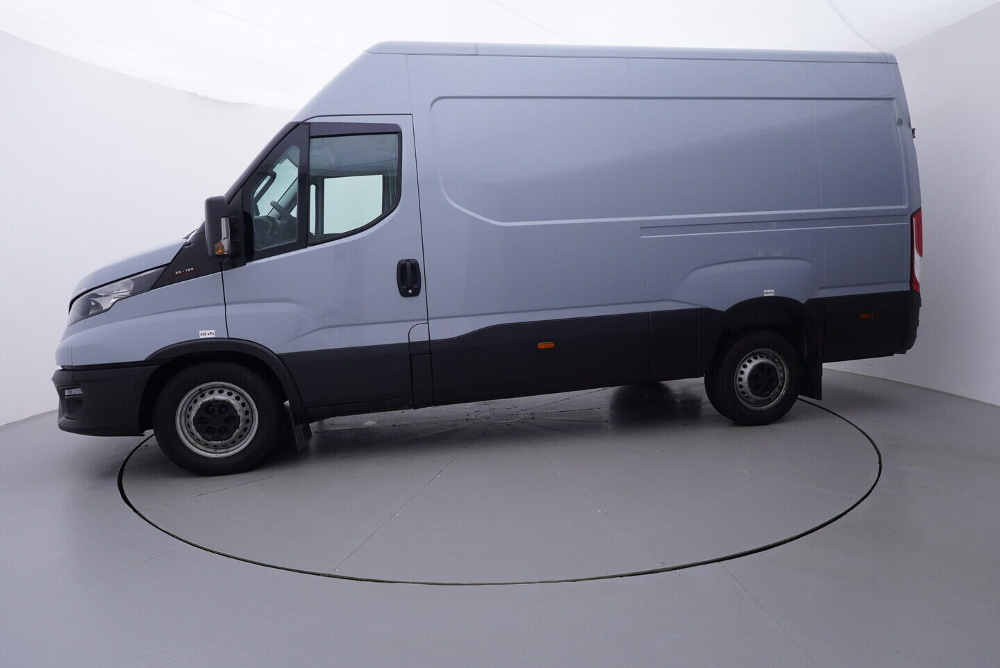 OV190V10878_11.webp_DAILY  3.0 IS35SC2AA 129 kW manuál, DPH