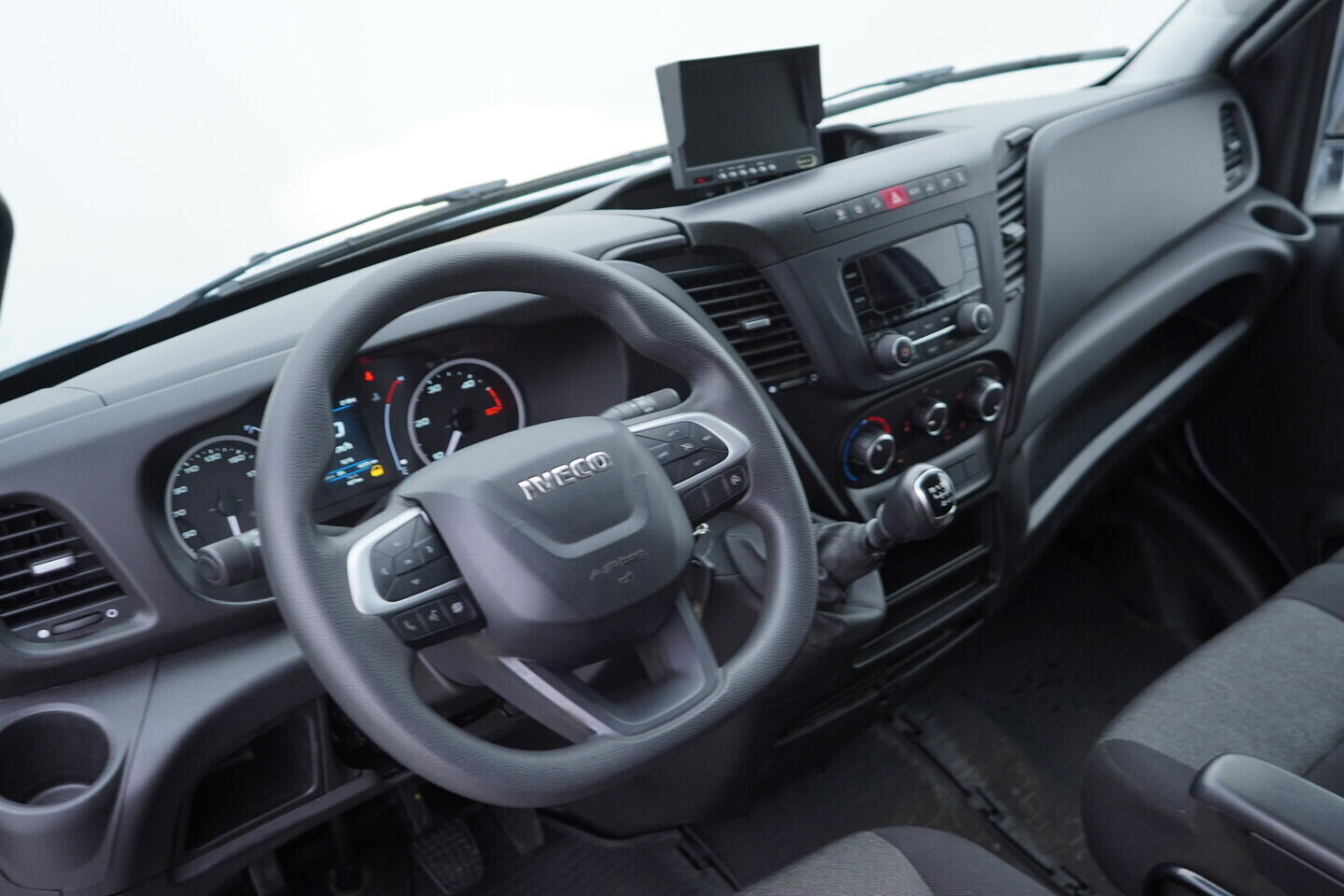 OV190V10878_21.webp_DAILY  3.0 IS35SC2AA 129 kW manuál, DPH