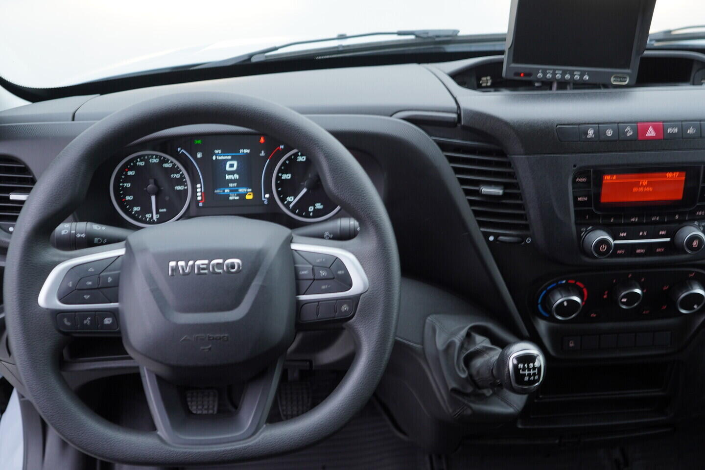 OV190V10878_27.webp_DAILY  3.0 IS35SC2AA 129 kW manuál, DPH