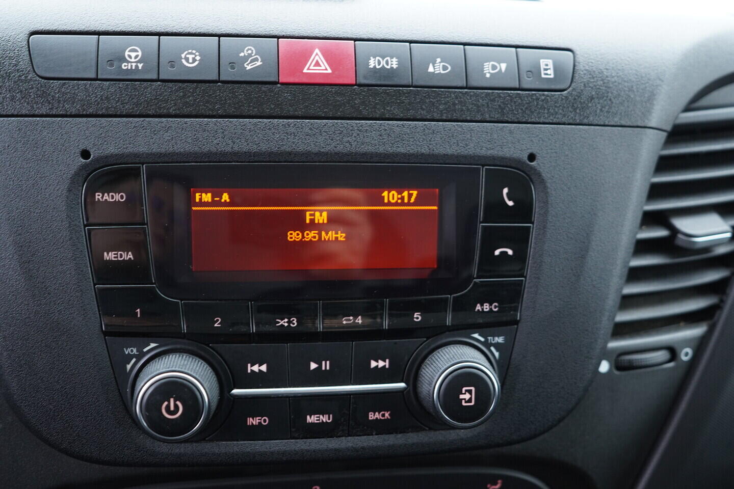 OV190V10878_28.webp_DAILY  3.0 IS35SC2AA 129 kW manuál, DPH