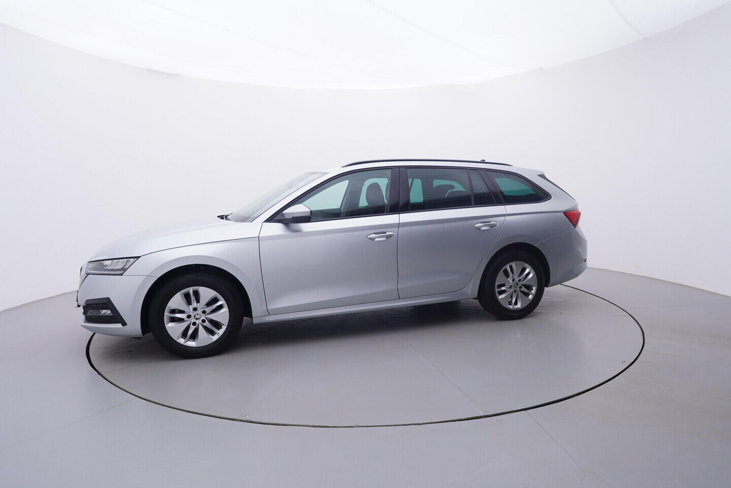 OV190V10886_11.webp_OCTAVIA Ambition 2.0 TDI 85 kW manuál, DPH