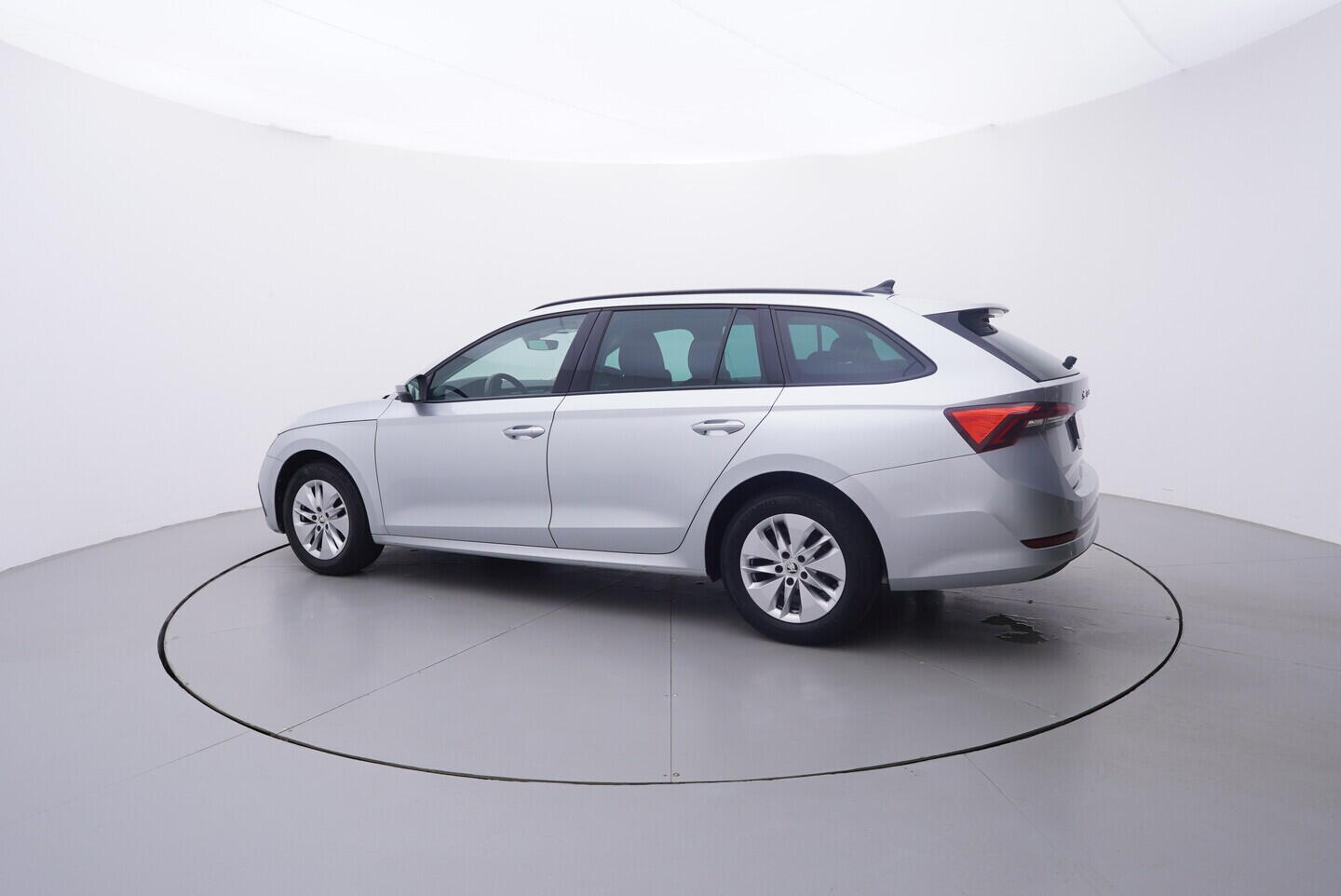 OV190V10886_12.webp_OCTAVIA Ambition 2.0 TDI 85 kW manuál, DPH