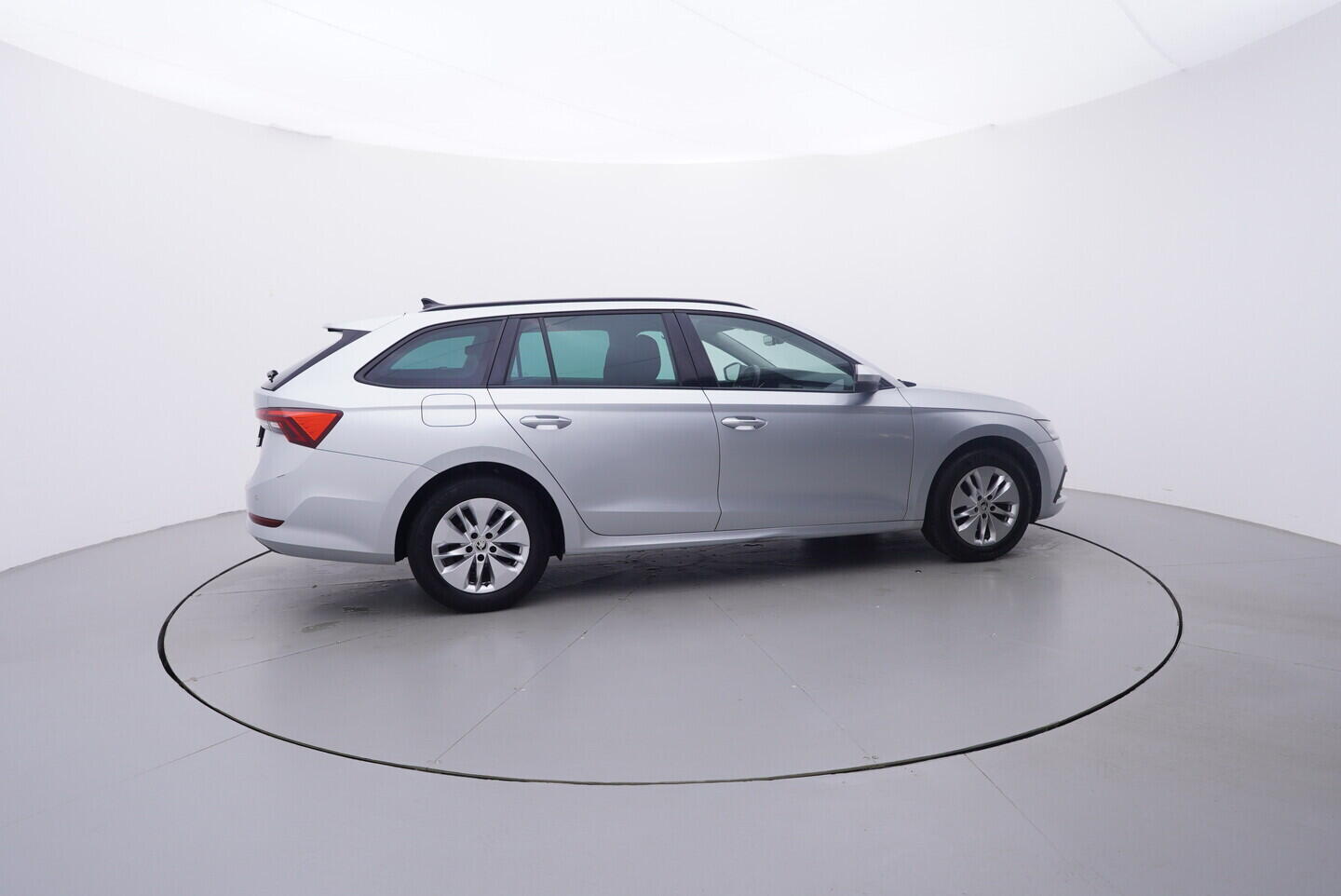 OV190V10886_15.webp_OCTAVIA Ambition 2.0 TDI 85 kW manuál, DPH