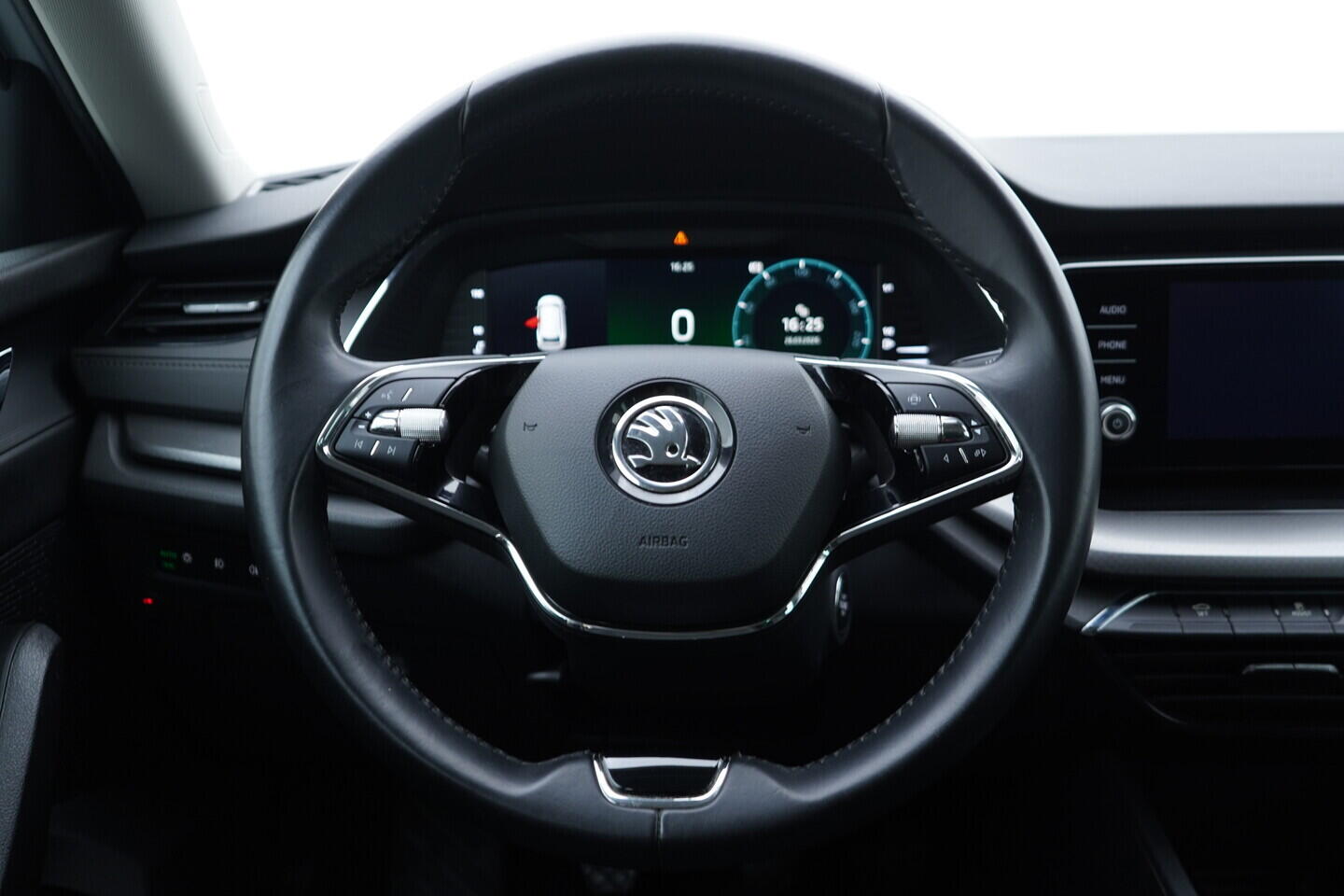 OV190V10886_28.webp_OCTAVIA Ambition 2.0 TDI 85 kW manuál, DPH