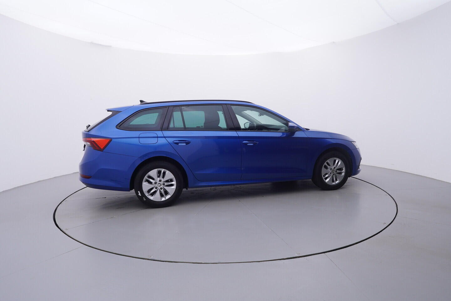 OV190V10887_11.webp_OCTAVIA Ambition 2.0 TDI 85 kW manuál, DPH