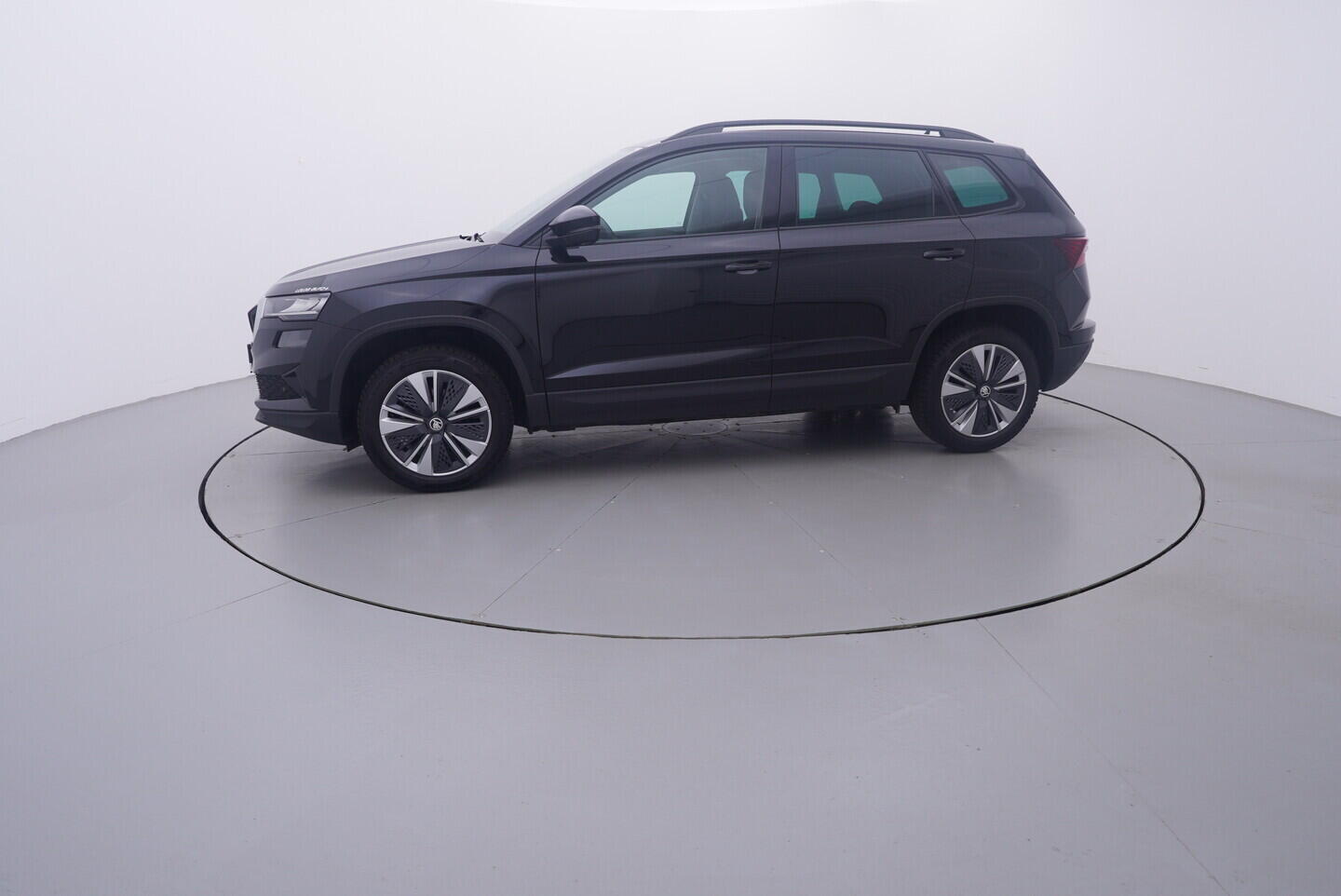 OV190V10889_11.webp_KAROQ Bussines 1.0 TSI 81 kW manuál, DPH