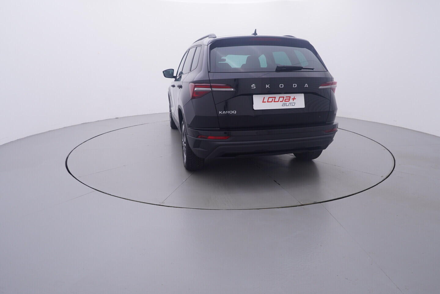 OV190V10889_13.webp_KAROQ Bussines 1.0 TSI 81 kW manuál, DPH