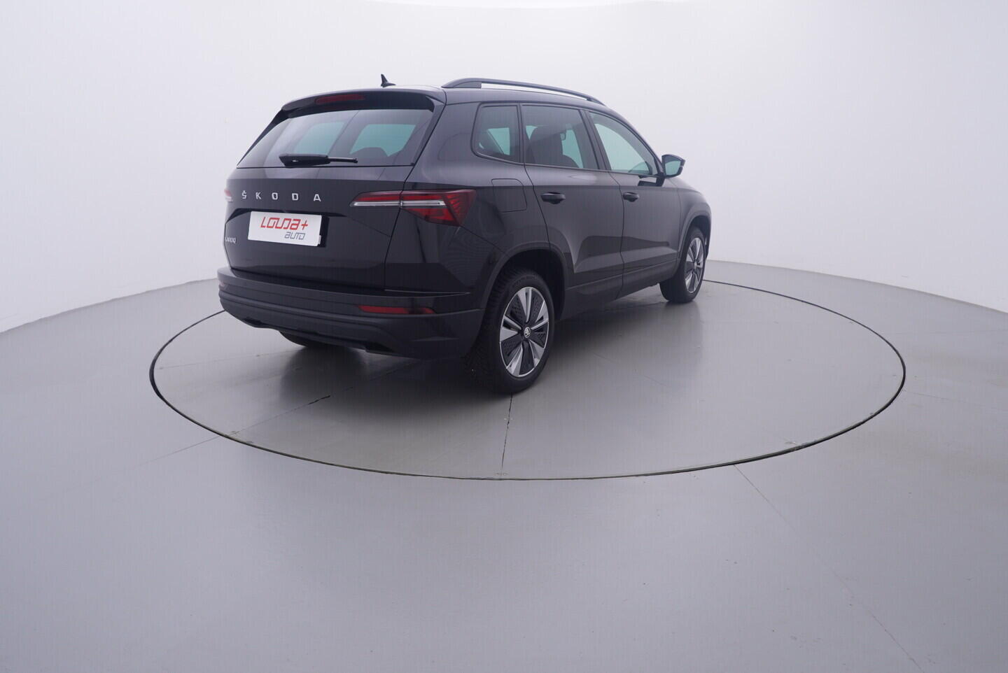 OV190V10889_14.webp_KAROQ Bussines 1.0 TSI 81 kW manuál, DPH