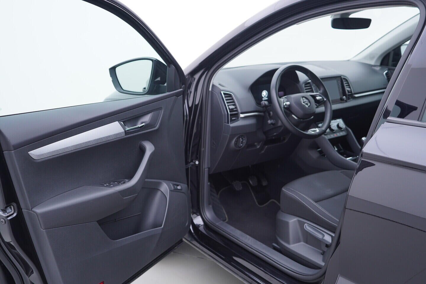 OV190V10889_18.webp_KAROQ Bussines 1.0 TSI 81 kW manuál, DPH