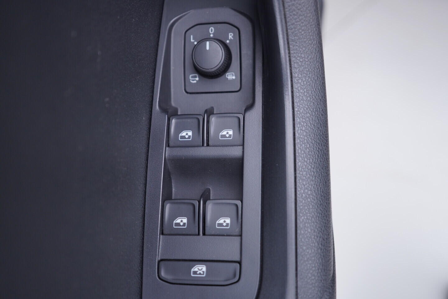 OV190V10889_20.webp_KAROQ Bussines 1.0 TSI 81 kW manuál, DPH