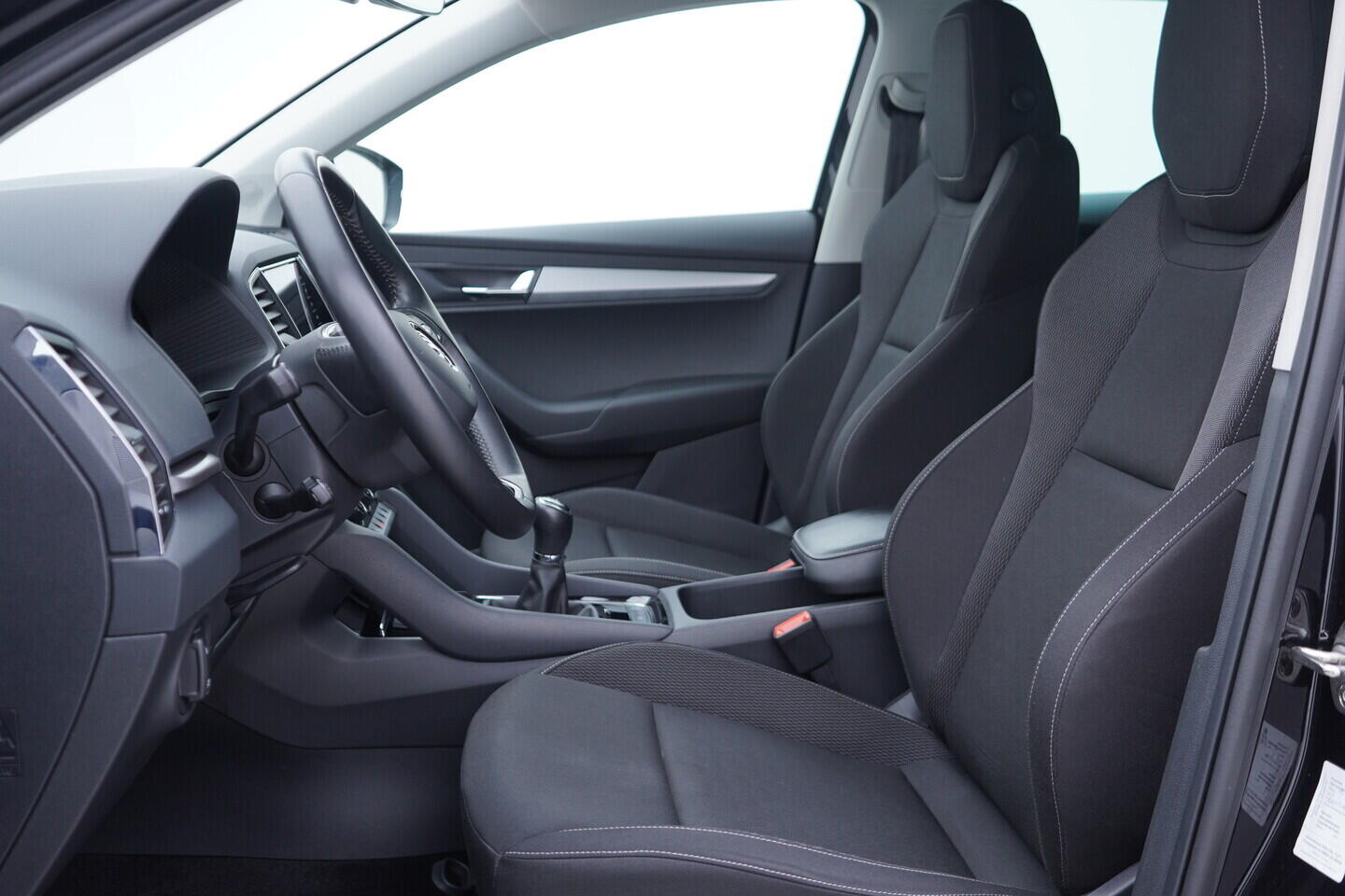 OV190V10889_23.webp_KAROQ Bussines 1.0 TSI 81 kW manuál, DPH