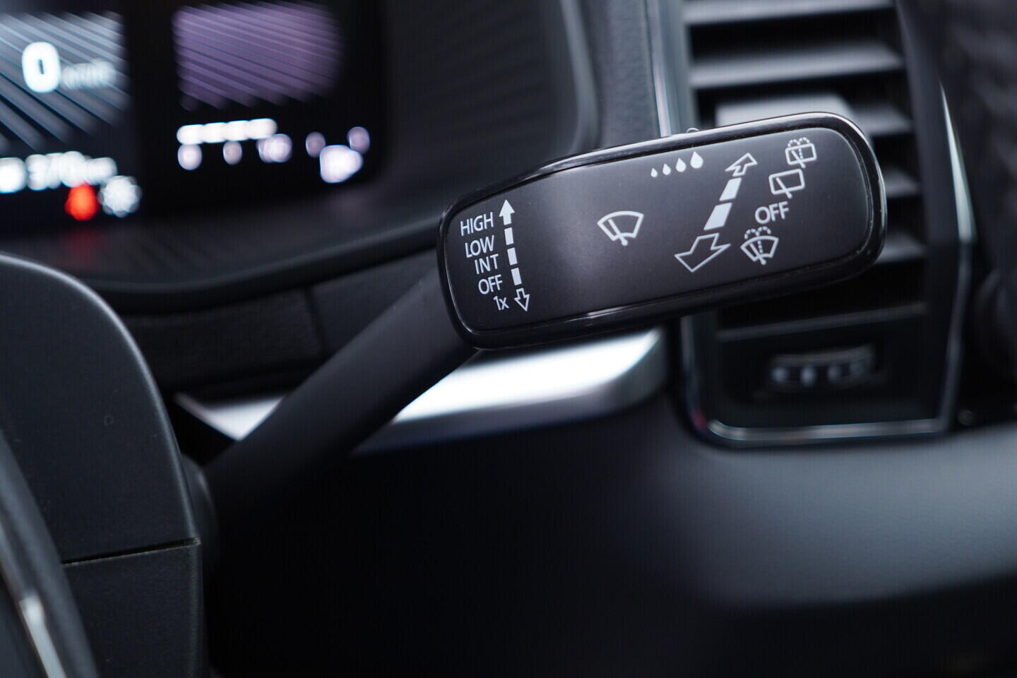 OV190V10889_26.webp_KAROQ Bussines 1.0 TSI 81 kW manuál, DPH