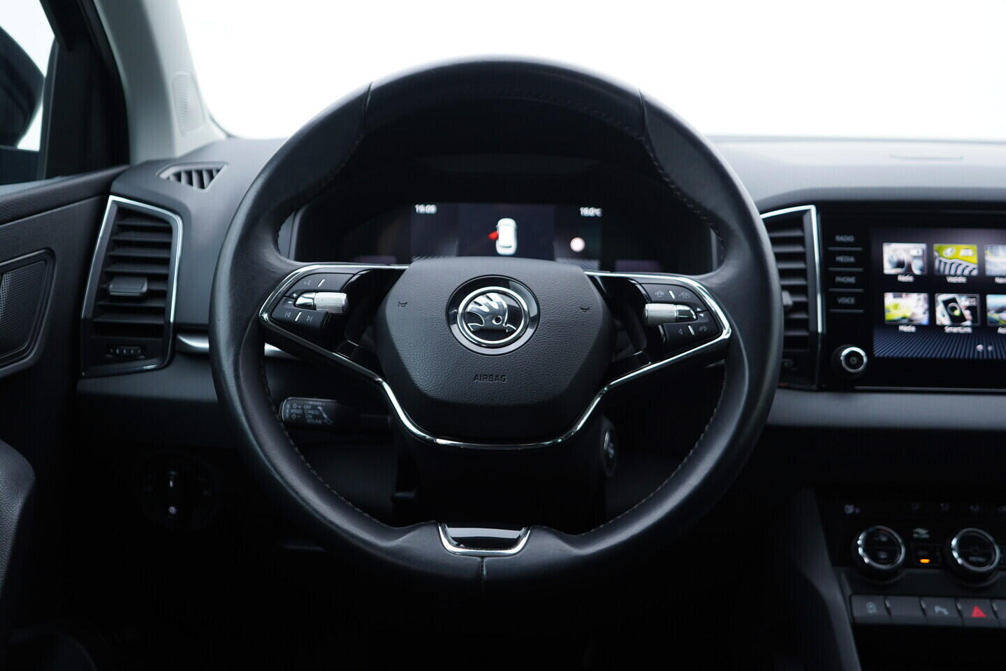 OV190V10889_28.webp_KAROQ Bussines 1.0 TSI 81 kW manuál, DPH