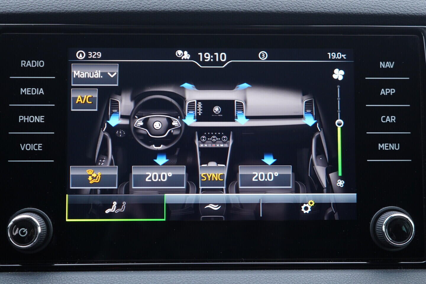 OV190V10889_32.webp_KAROQ Bussines 1.0 TSI 81 kW manuál, DPH