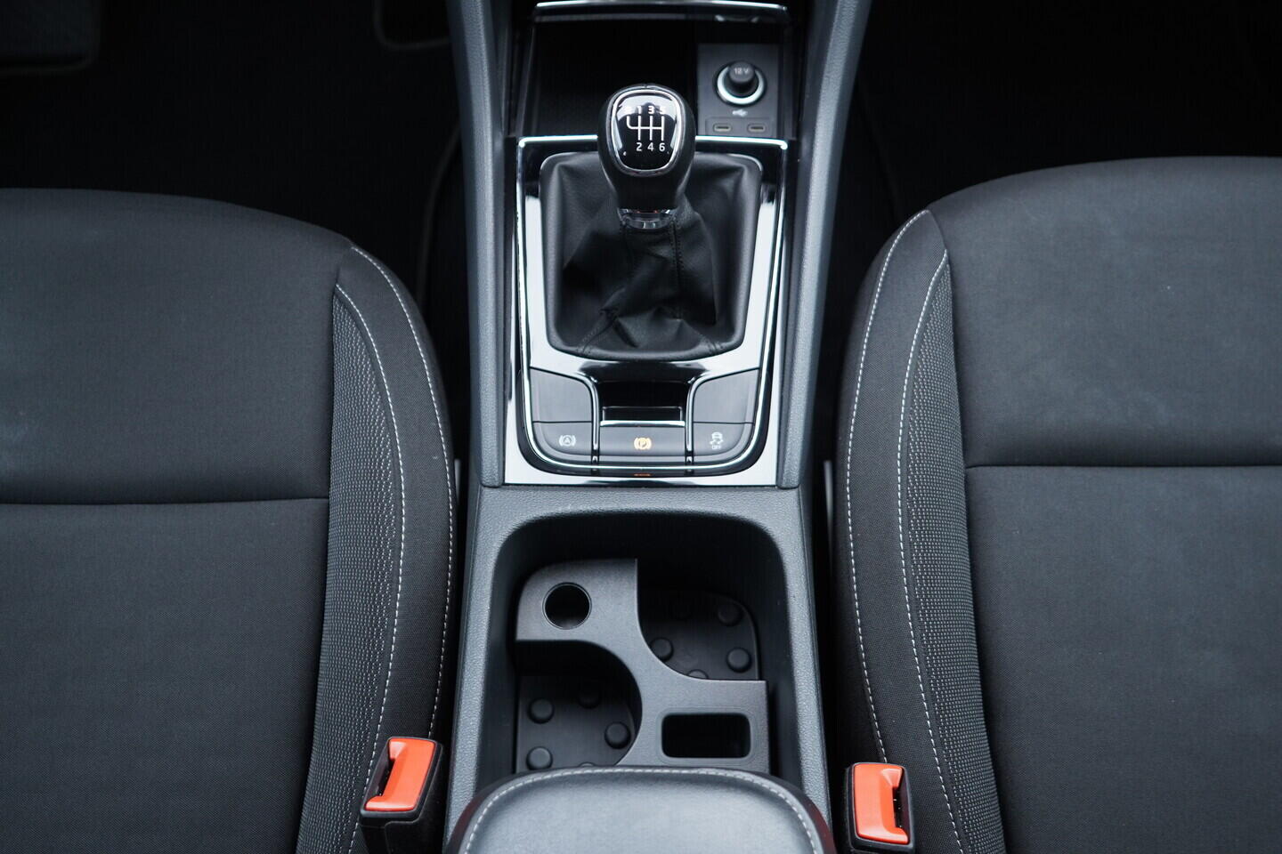 OV190V10889_35.webp_KAROQ Bussines 1.0 TSI 81 kW manuál, DPH