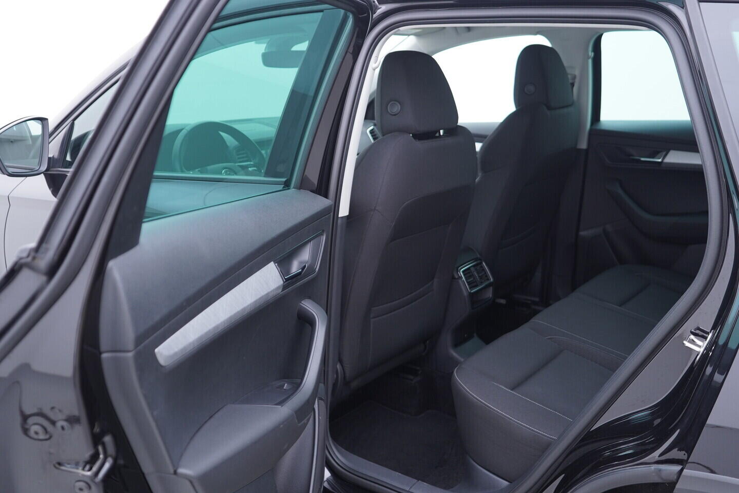 OV190V10889_37.webp_KAROQ Bussines 1.0 TSI 81 kW manuál, DPH