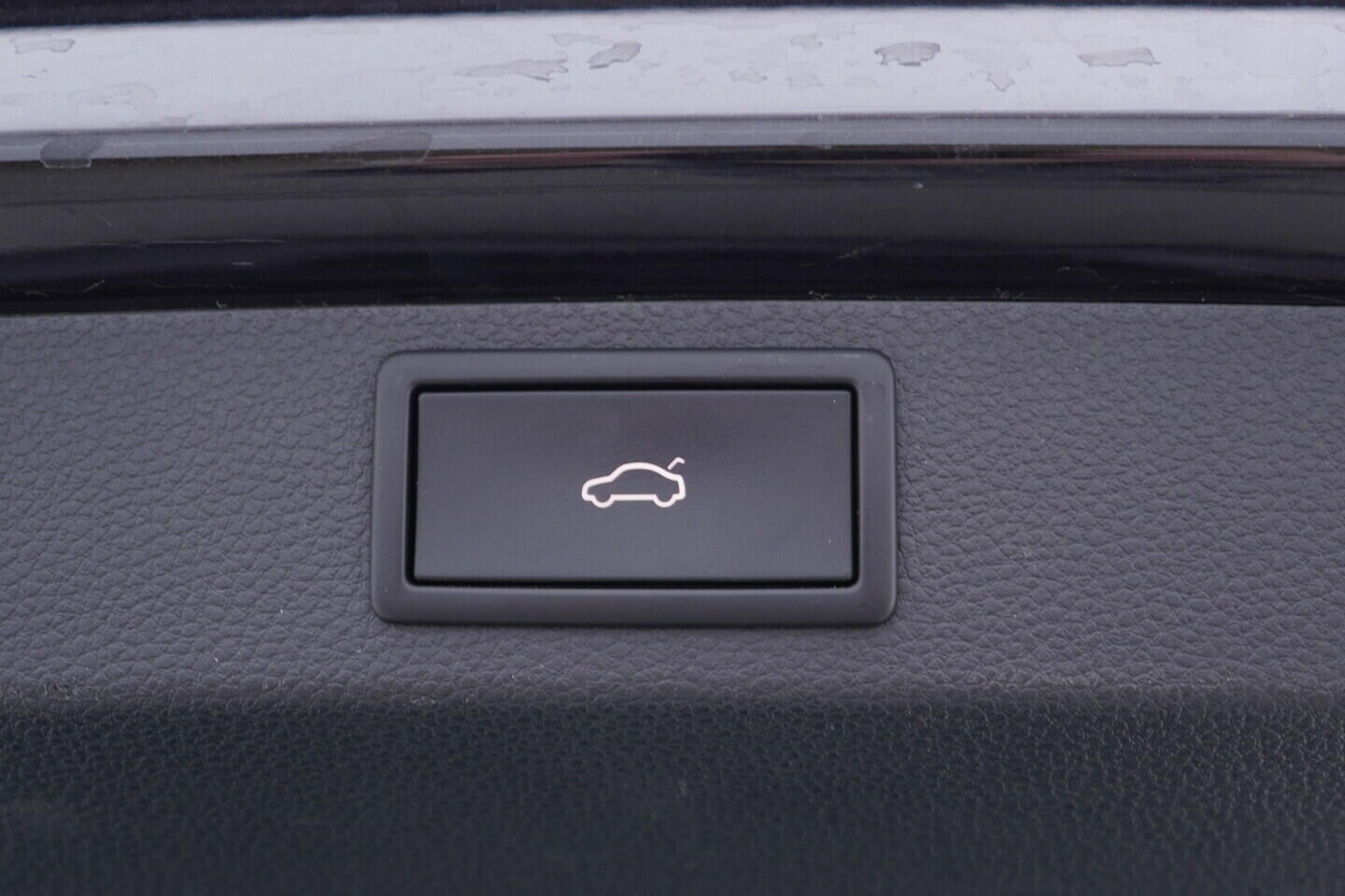 OV190V10889_40.webp_KAROQ Bussines 1.0 TSI 81 kW manuál, DPH