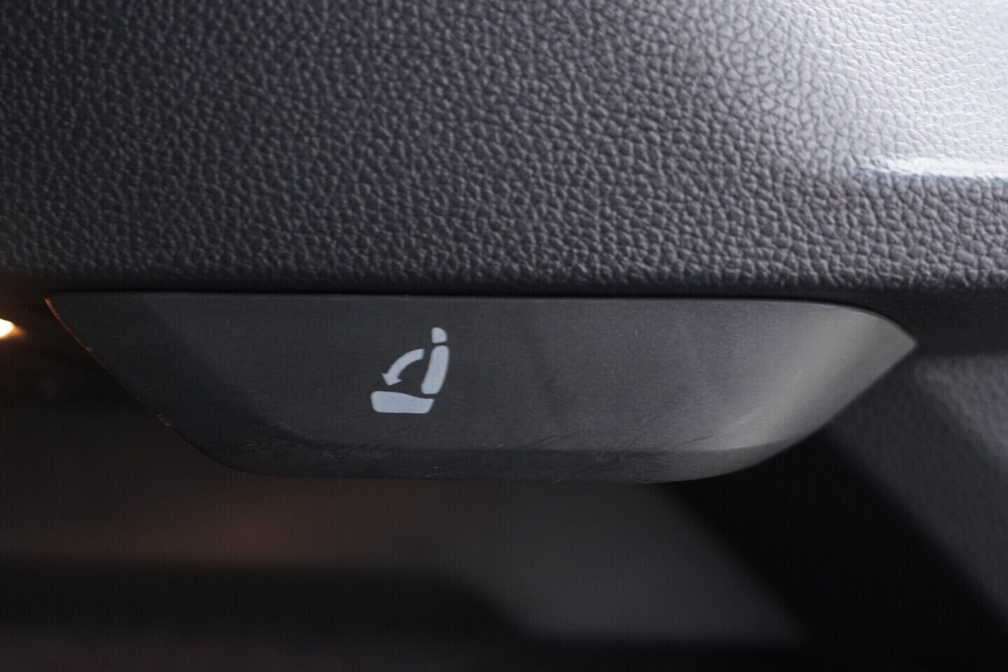 OV190V10889_42.webp_KAROQ Bussines 1.0 TSI 81 kW manuál, DPH