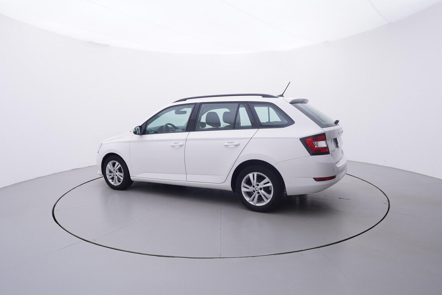 OV190V10893_12.webp_FABIA Tour 1.0 TSI 70 kW manuál, DPH