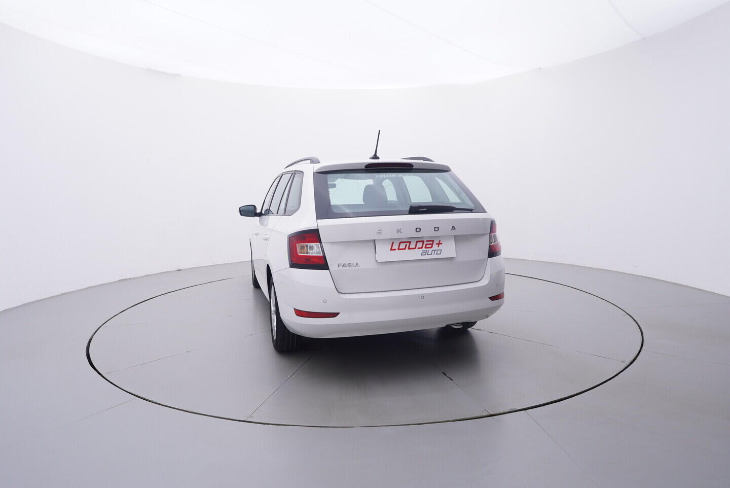 OV190V10893_13.webp_FABIA Tour 1.0 TSI 70 kW manuál, DPH