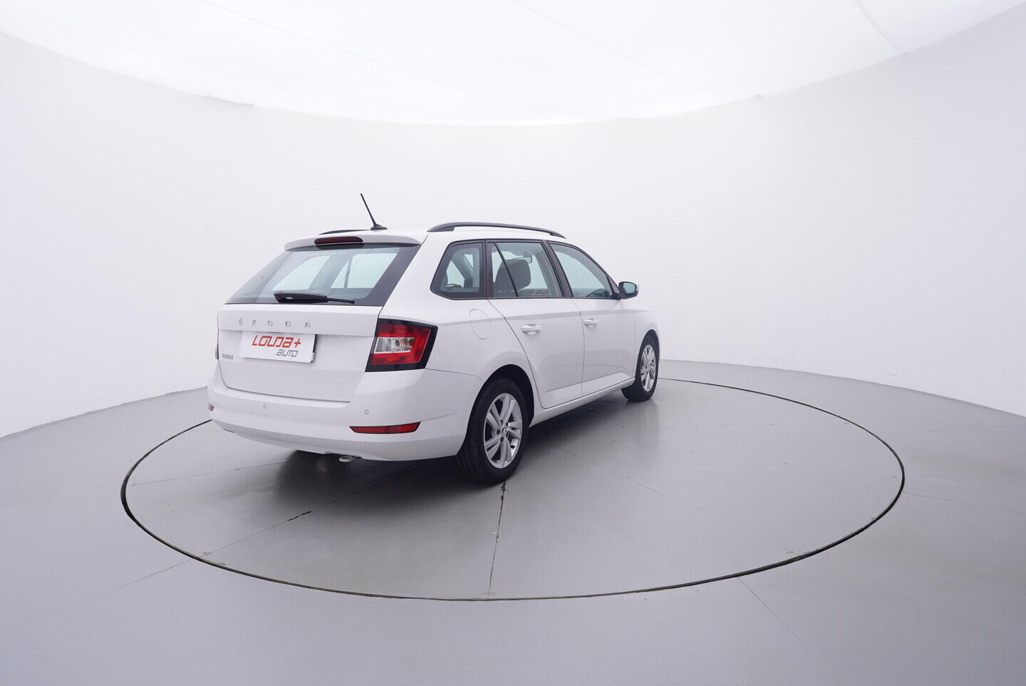 OV190V10893_14.webp_FABIA Tour 1.0 TSI 70 kW manuál, DPH