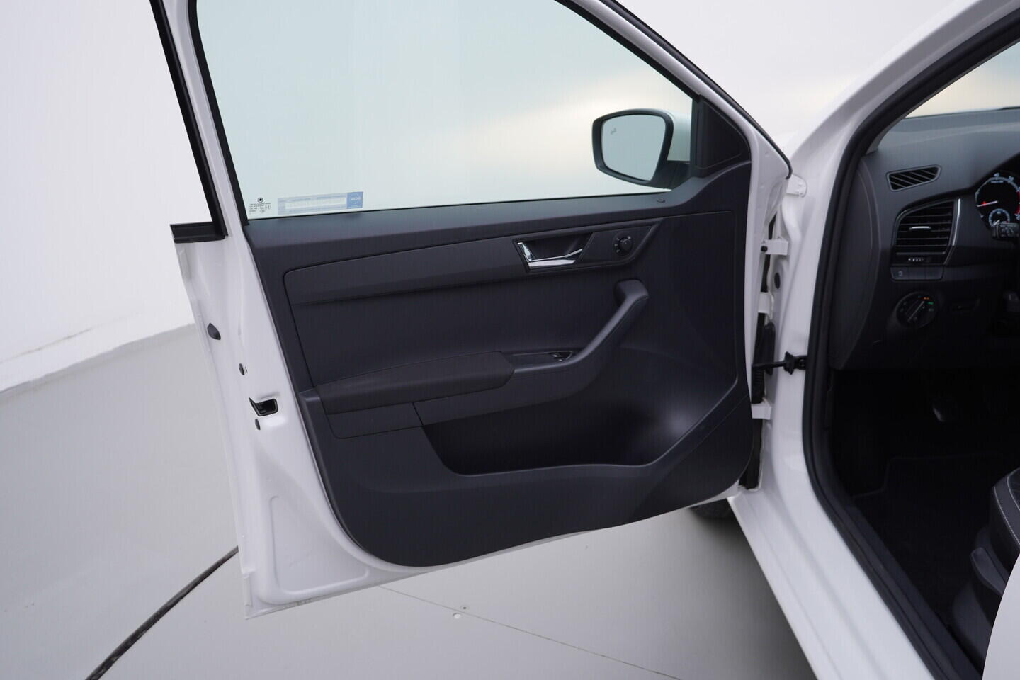 OV190V10893_19.webp_FABIA Tour 1.0 TSI 70 kW manuál, DPH