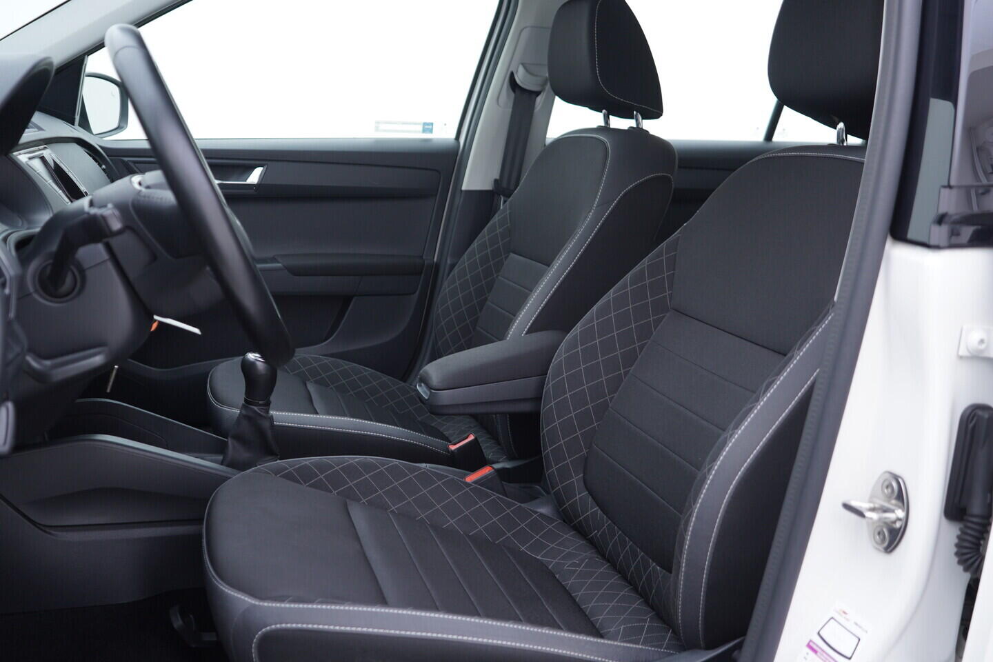 OV190V10893_22.webp_FABIA Tour 1.0 TSI 70 kW manuál, DPH