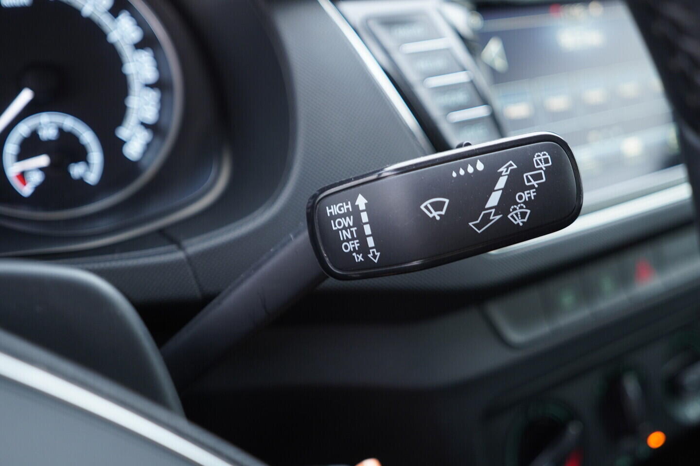 OV190V10893_24.webp_FABIA Tour 1.0 TSI 70 kW manuál, DPH