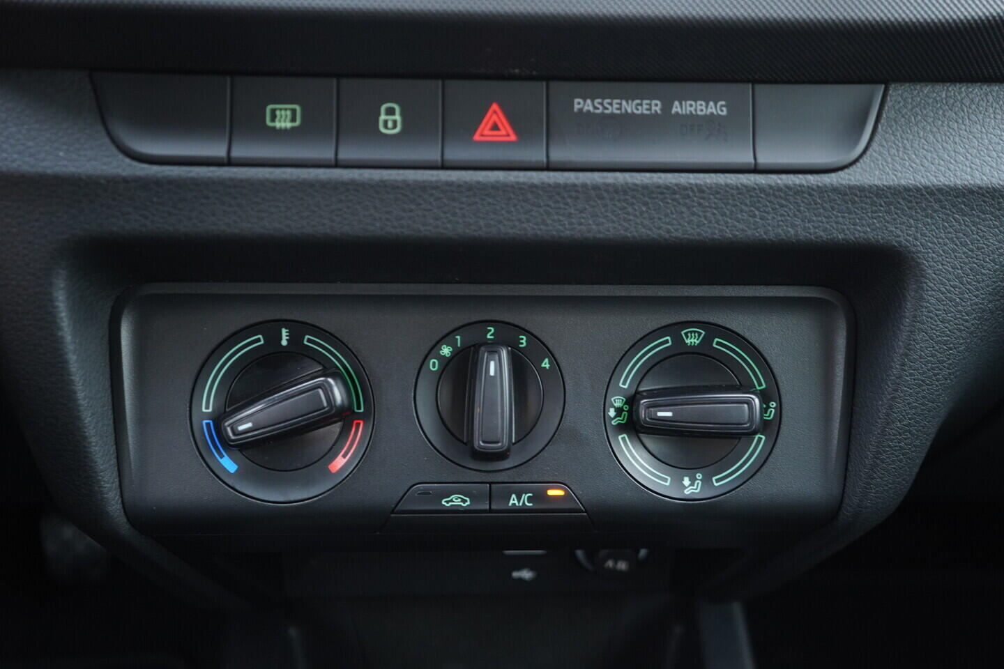 OV190V10893_33.webp_FABIA Tour 1.0 TSI 70 kW manuál, DPH