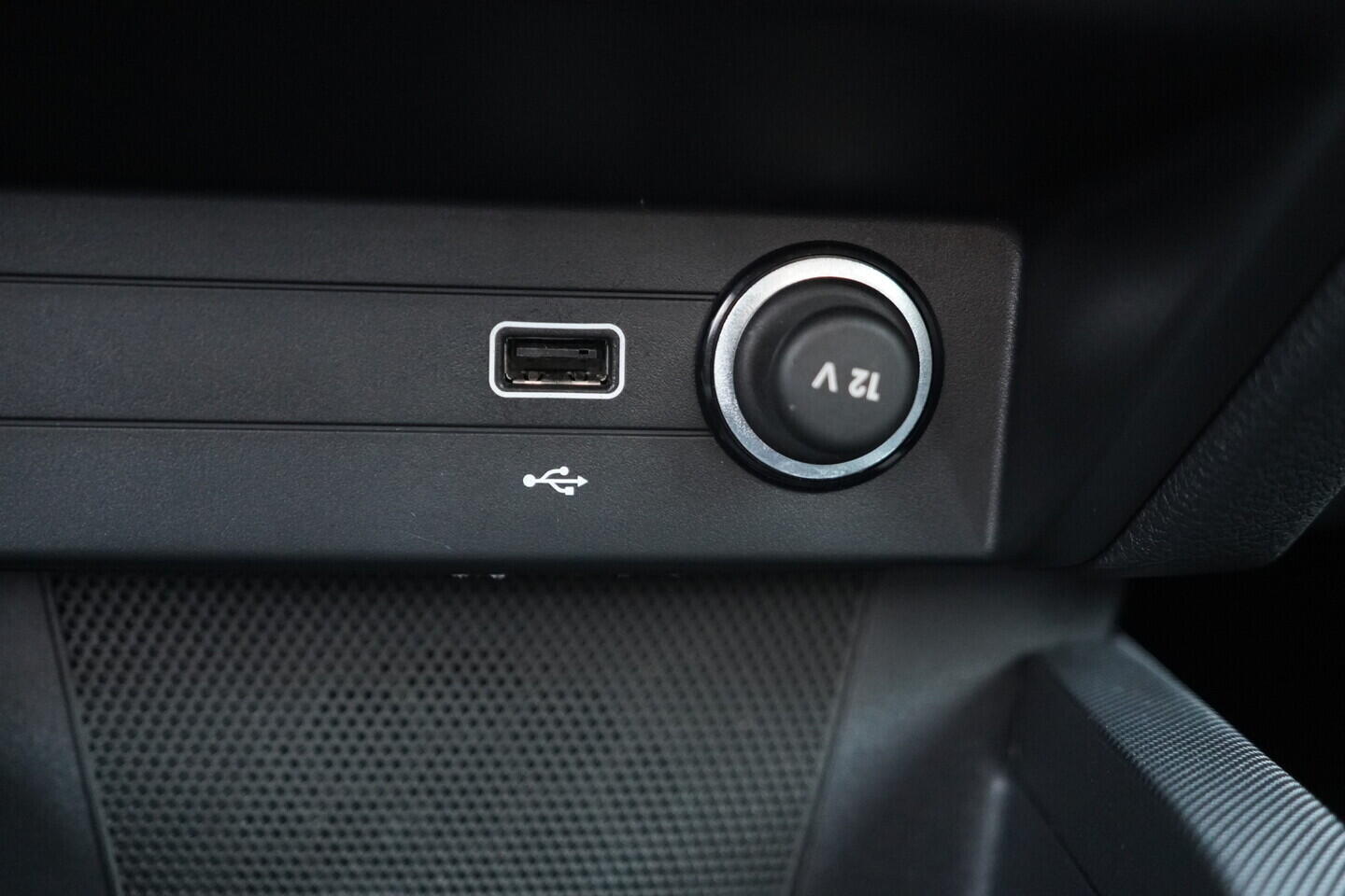 OV190V10893_34.webp_FABIA Tour 1.0 TSI 70 kW manuál, DPH