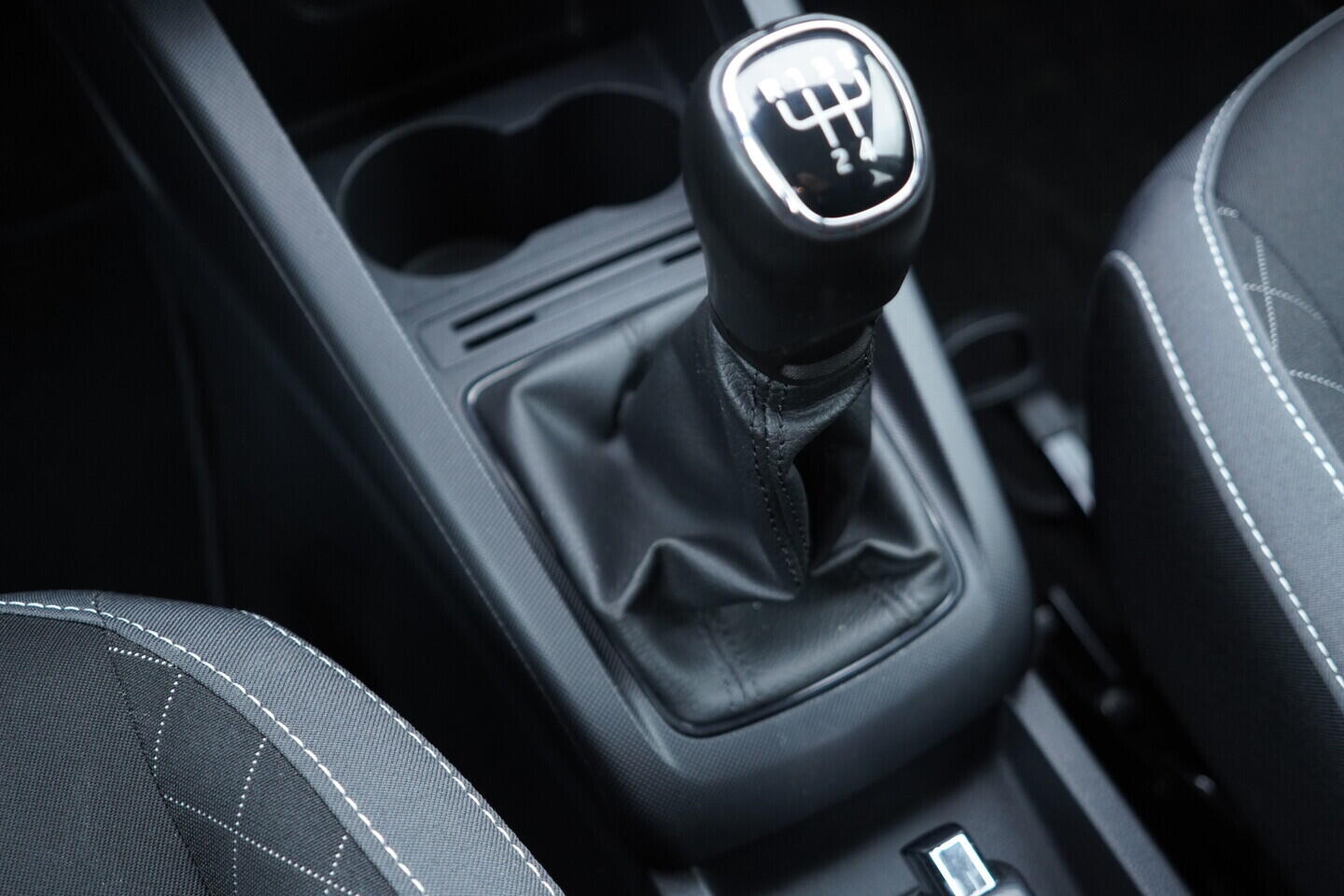 OV190V10893_35.webp_FABIA Tour 1.0 TSI 70 kW manuál, DPH