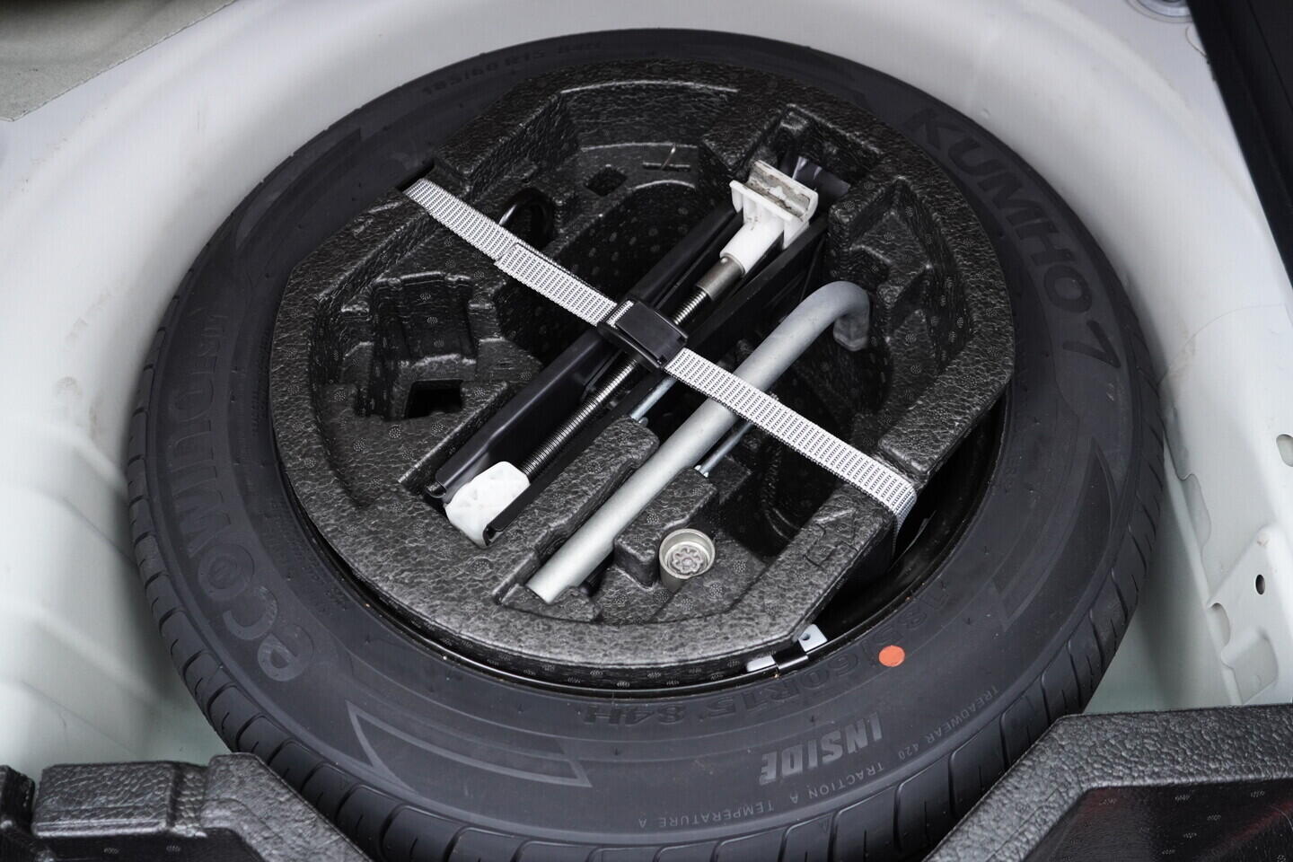 OV190V10893_40.webp_FABIA Tour 1.0 TSI 70 kW manuál, DPH