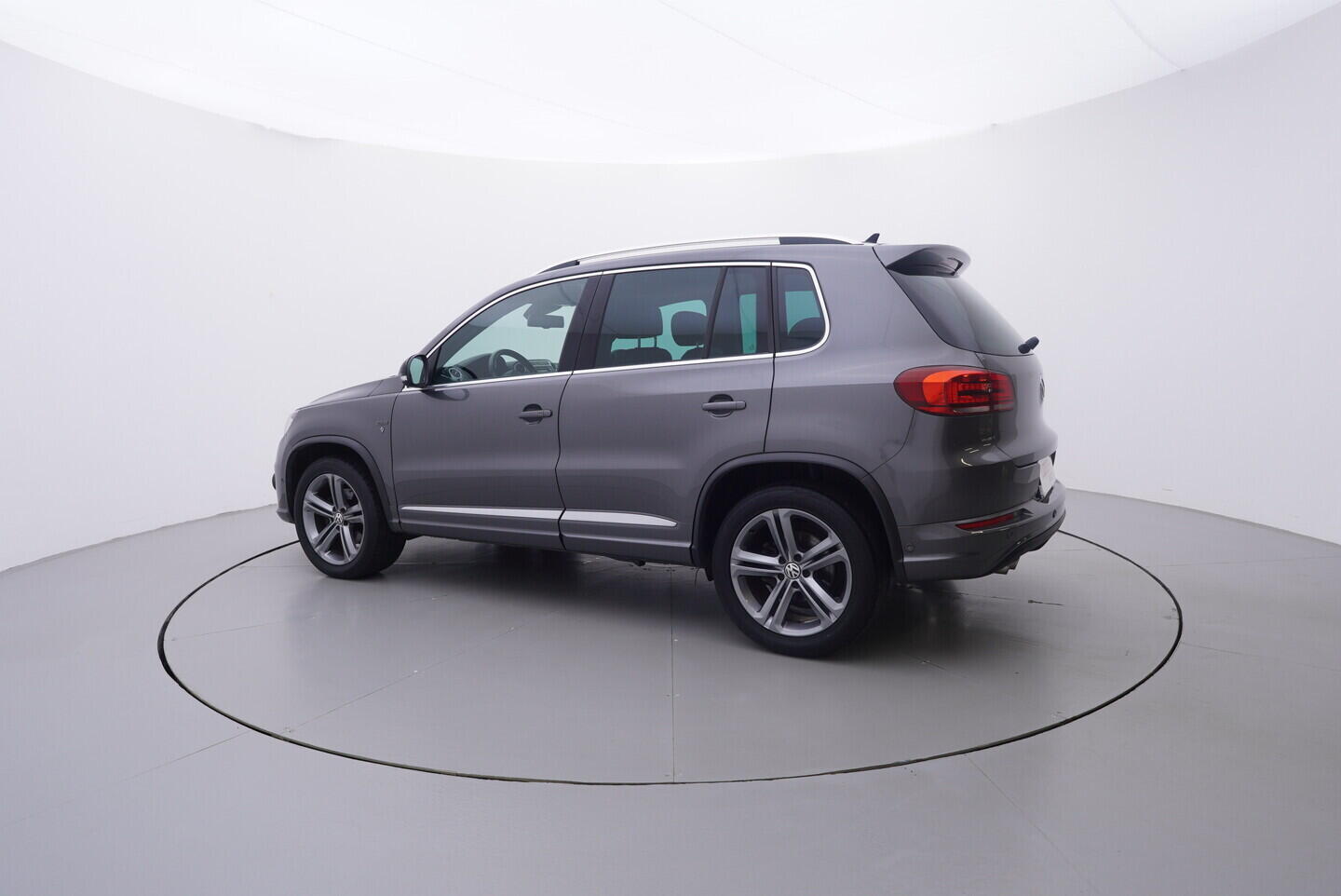 OV190V10896_12.webp_TIGUAN R-Line CityScape 2.0 TDI 130 kW automat