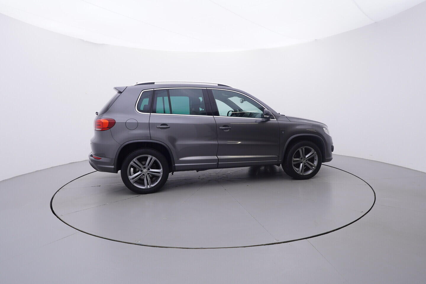 OV190V10896_15.webp_TIGUAN R-Line CityScape 2.0 TDI 130 kW automat