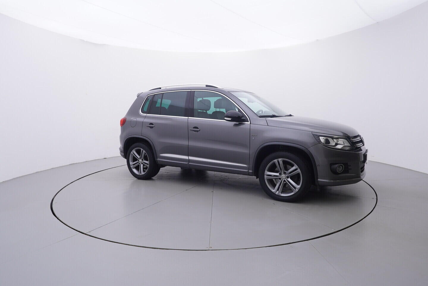 OV190V10896_16.webp_TIGUAN R-Line CityScape 2.0 TDI 130 kW automat