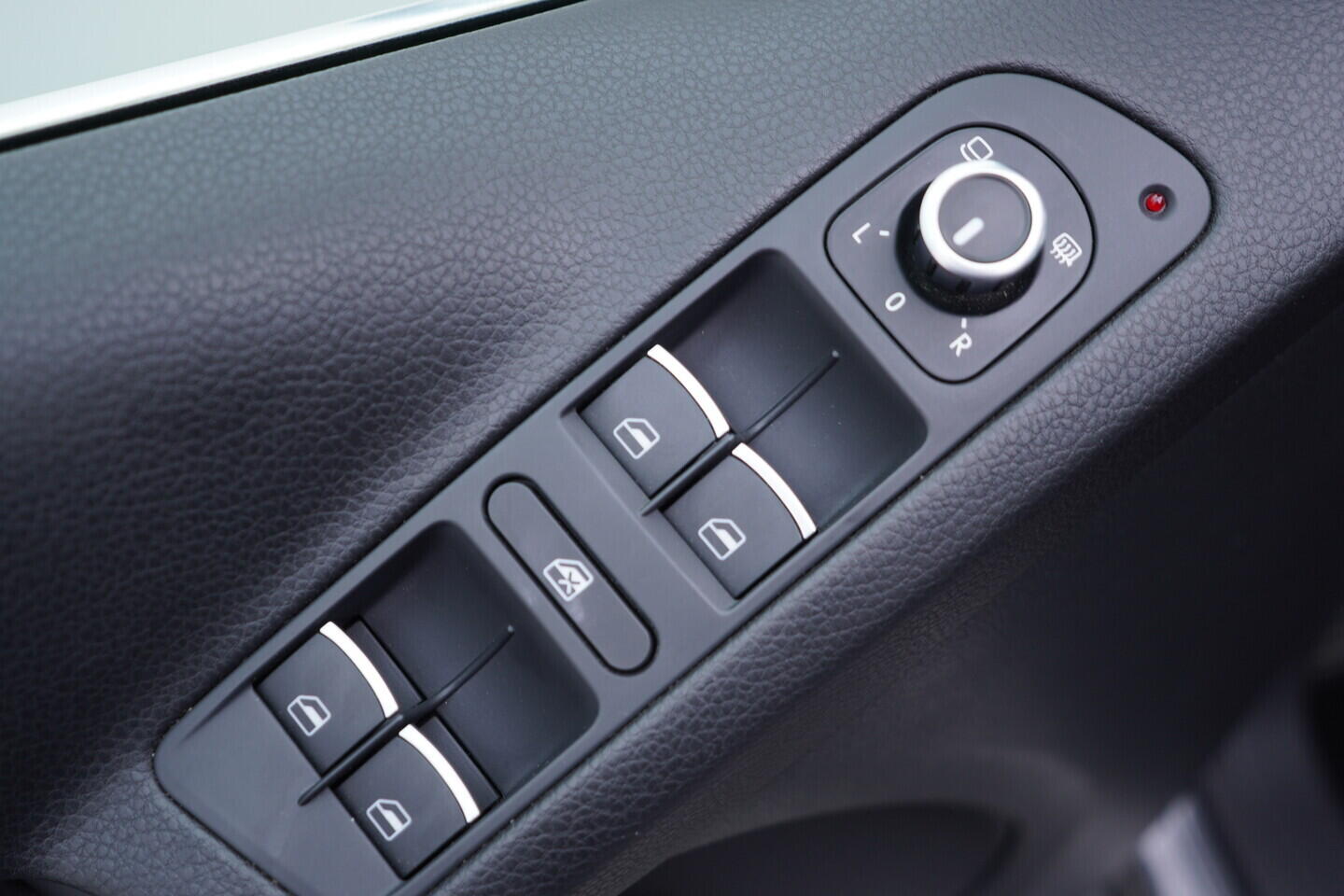 OV190V10896_20.webp_TIGUAN R-Line CityScape 2.0 TDI 130 kW automat