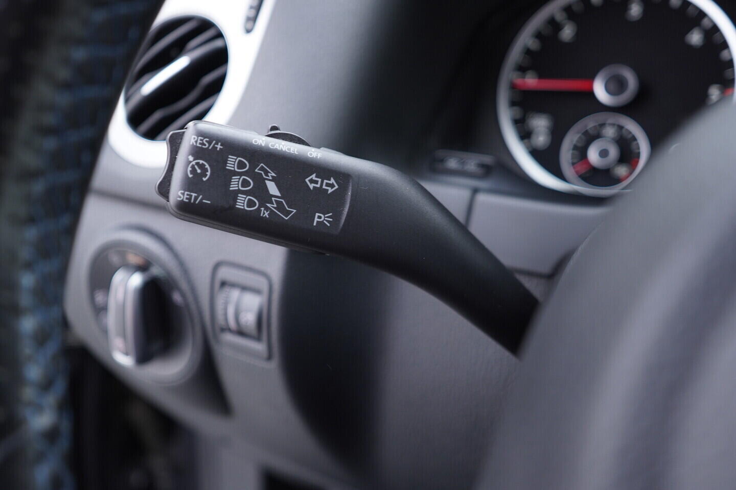 OV190V10896_24.webp_TIGUAN R-Line CityScape 2.0 TDI 130 kW automat