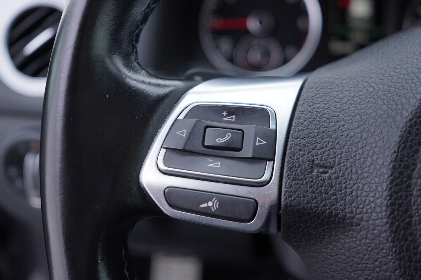 OV190V10896_26.webp_TIGUAN R-Line CityScape 2.0 TDI 130 kW automat