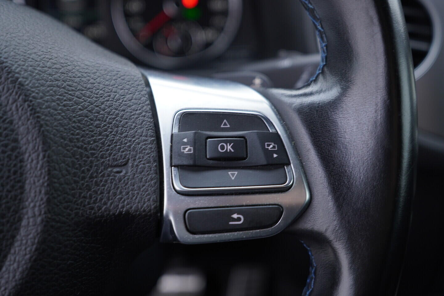 OV190V10896_27.webp_TIGUAN R-Line CityScape 2.0 TDI 130 kW automat
