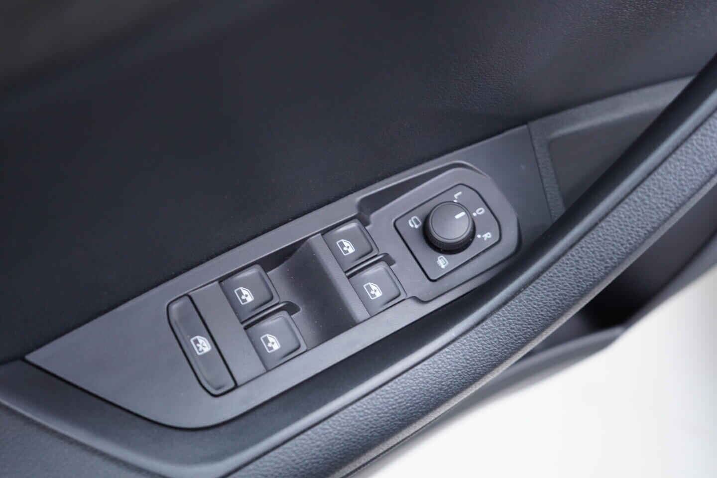 OV190V10899_20.webp_KAROQ Selection 1.5 TSI 110 kW automat, DPH