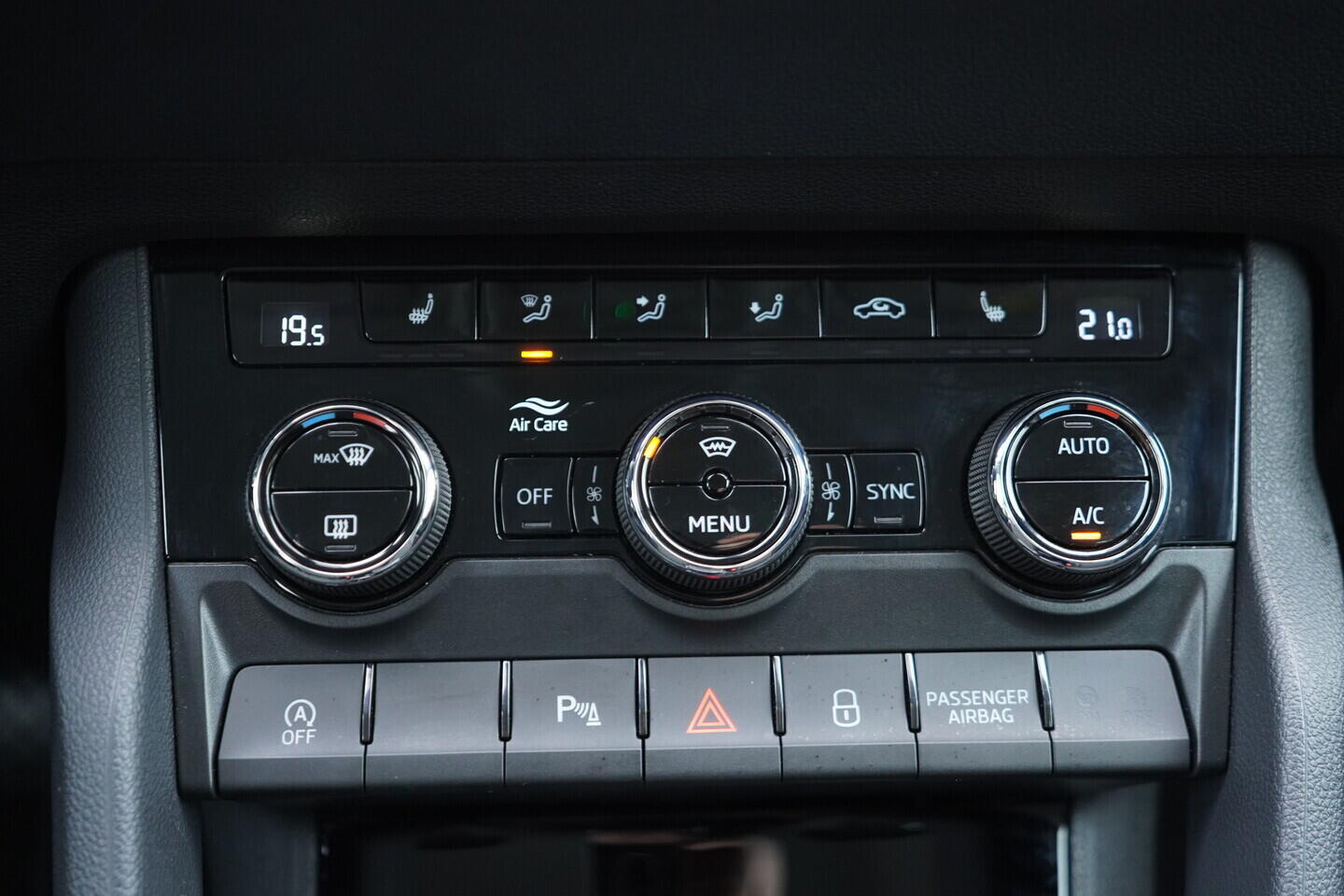 OV190V10899_33.webp_KAROQ Selection 1.5 TSI 110 kW automat, DPH