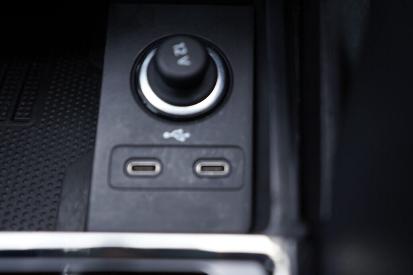 OV190V10899_34.webp_KAROQ Selection 1.5 TSI 110 kW automat, DPH